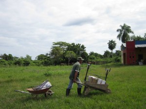 Unloading vaccines for clinic in San Lorenzo