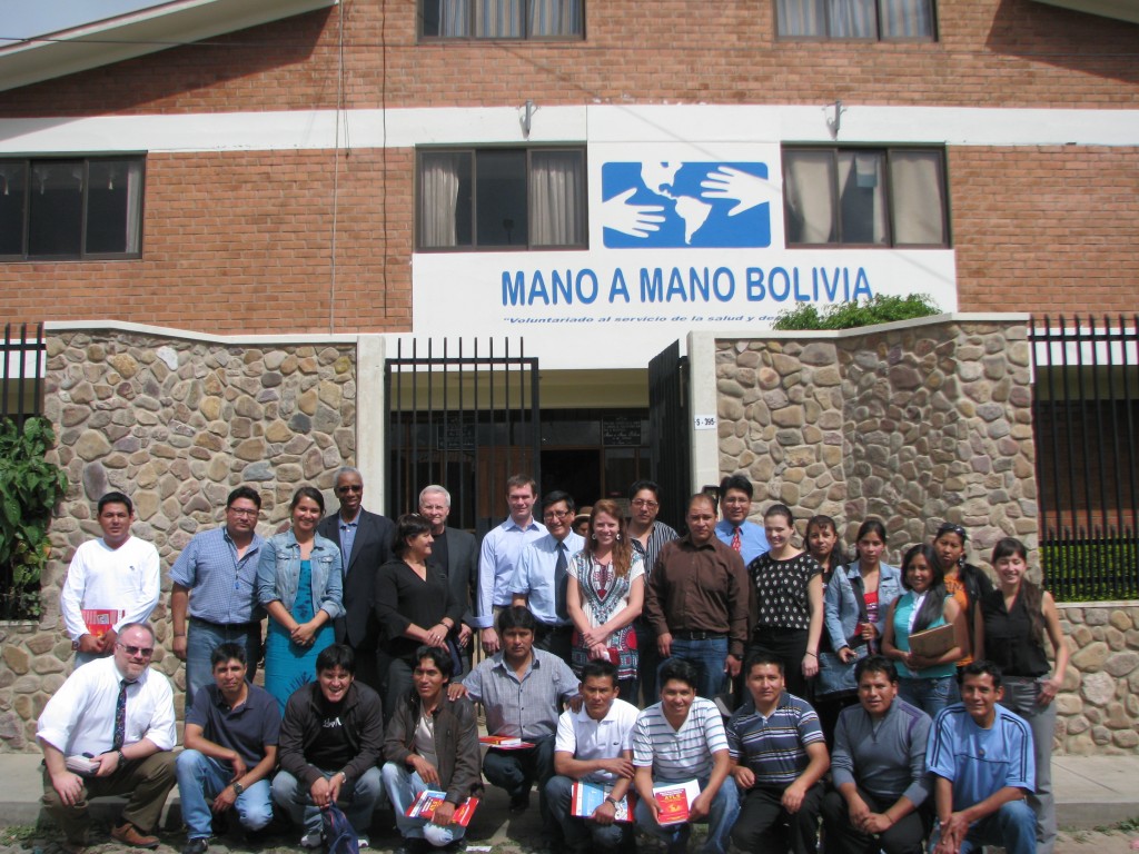 MELA volunteers, Mano a Mano Bolivia staff, and attendees for the pilot trauma course in December 2013.