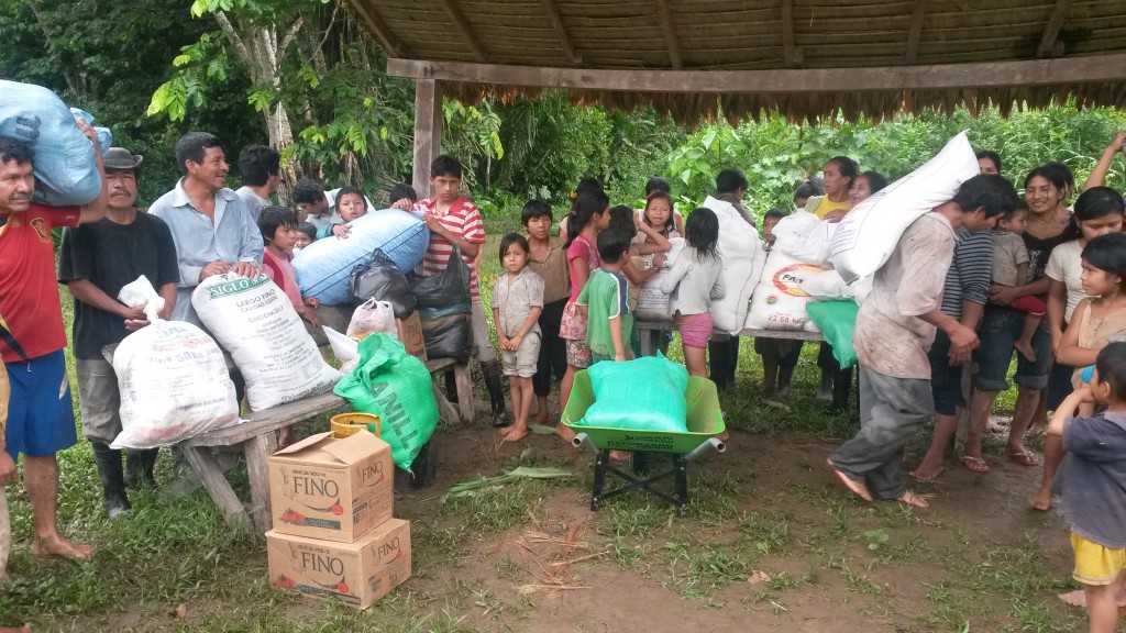 Distributing food and supplies to Oromomo residents affected by flooding.