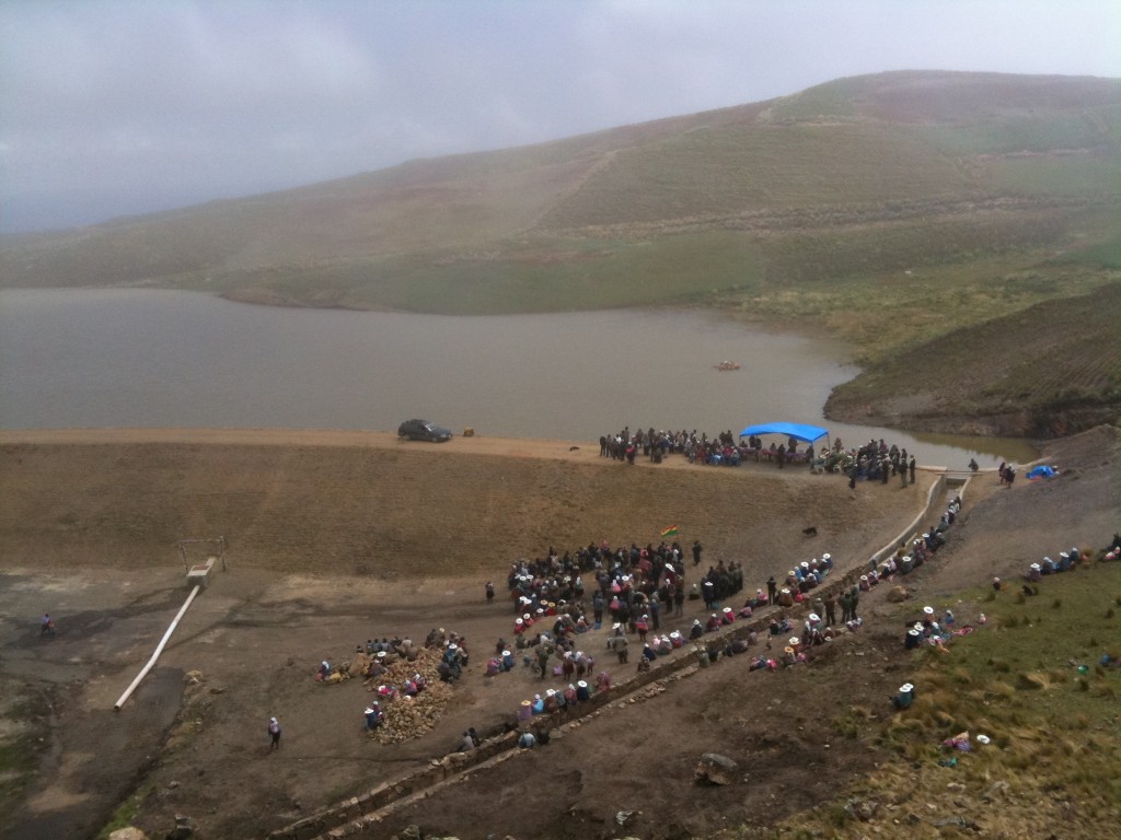 Dedication event for Mano a Mano's water reservoir project in Sancayani.