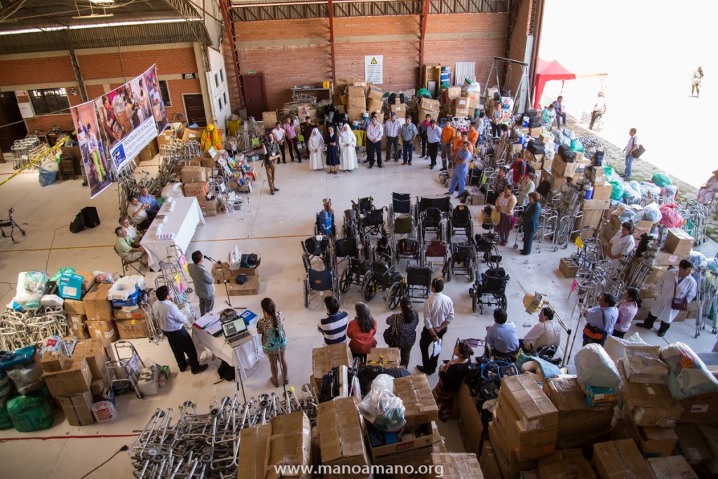 Distribution event in November 2015 at the Mano a Mano hangar in Cochabamba, Bolivia of supplies sent from Minnesota.