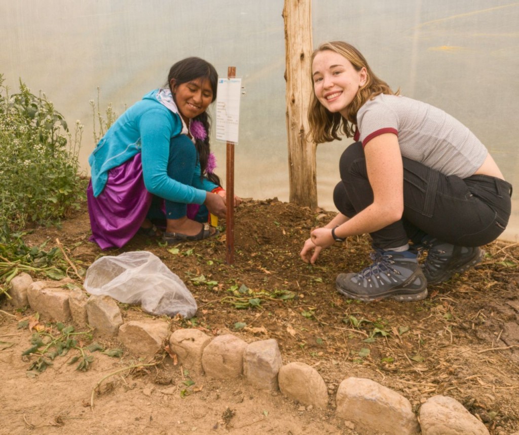 Morgan Harden (right) volunteering at Mano a Mano's Center for Ecological Agriculture, October 2017.